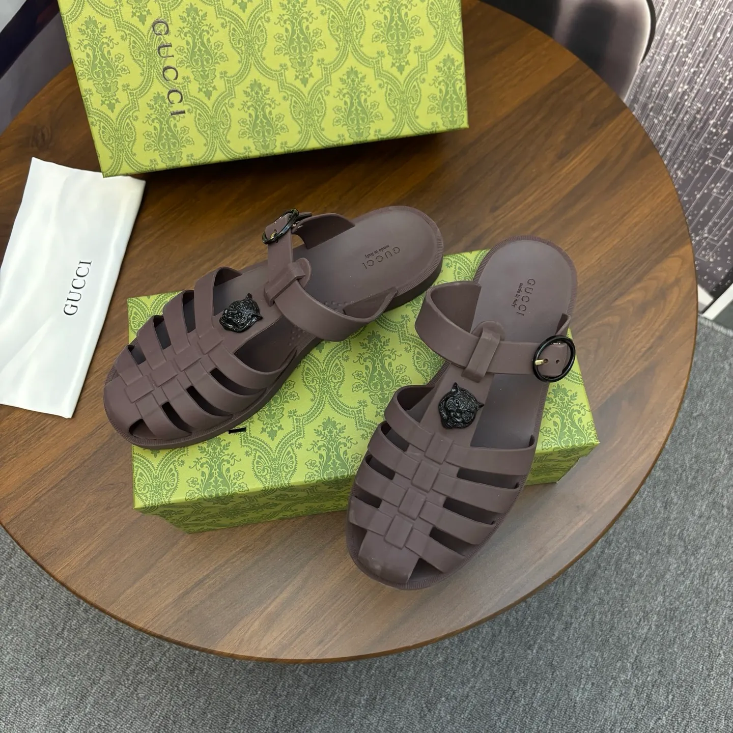 Men's shoes 260💰 [Gucci] Counter quality, top-quality original goods, real photos! Original TPU material, fine workmanship, comfortable; genuine 1:1 replica Size: 38 ~ 46